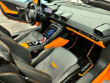 Multifunction-Steering Wheel in Smooth LeatherOptional Stitching on Steering WheelsFull Electrically Adjustable and Heated Seats