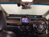 【前方視界】開放的な前方視界!運転がしやすく疲れにくいです♪窓が大きく、見通しがとっても良いおクルマですよ♪