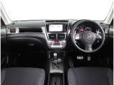 ドライバーが運転以外のことに気を遣うことなく、疲れにくく、安心・集中して運転ができる。SUBARUは視界設計をはじめ、操作パネルやシートのデザインなど細部にまでこだわっています。
