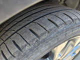 【タイヤの溝もしっかりとございます】車の状態や気になることがございましたらお気軽にお問い合わせくださいませ。