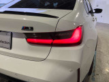 L字型リアコンビランプ:BMWの伝統的なデザインのひとつです。夜間でも誰が見てもBMWとわかる印象的なデザイン。