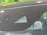 【スマートブレーキサポート】走行中に前方の車両等を認識し、衝突しそうな時は警報とブレーキで衝突回避と被害軽減をアシスト。より安全にドライブをお楽しみいただけます。