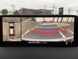 狭い場所での駐車やすれ違いなどでより的確な運転操作に役立つ360&deg;ビューモニターが装備されています。