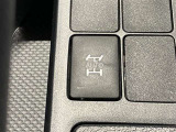 【安心の4WD】こちらのお車は4WD車です♪車の4輪全てを動かすことにより、2WD車に比べてすぐれた発進性能を備えております!雪が多い地域の方は4WDの方がより快適な運転をすることが出来ます☆