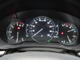 CX-5のメーター部です。華美な装飾を避け、必要な情報を瞬時に読み取れる様にデザイン・配置されています。