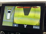 パノラミックビューモニターを装備。駐車場や交差点でクルマを真上から見るように周囲を確認できます。機能の詳細は販売店スタッフまでおたずねください。