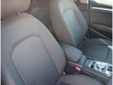 Audi正規ディーラーが高品質をお約束。高度な訓練・教育を受けたAudi専任メカニックが、100項目にもおよぶ精密な点検を実施いたします。すべてをクリアしたAudi車だけが、あなたのお手元に届けられるのです。