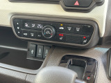 運転席助手席シートヒーター、オートエアコン、USBジャック