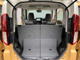 日常の使用に十分な広さの荷室です♪簡単な操作でシートアレンジもできます♪