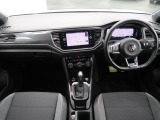シンプルなデザインと一目でわかるスイッチの配置はPeoples Car=みんなの車という考えの現れです。各スイッチにはバックライトもついており、夜間でも安全に操作して頂けます。