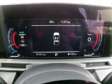 メーター中央に、様々な車両情報を表示してくれる、ディスプレイがついています。