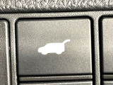 【パワーバックドア】スマートキーや運転席のボタンを押すだけでリアゲートが自動で開閉します!荷物を持っている時や、高い位置にあるバックドアを閉める際に便利な機能です♪
