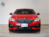 BMW代表的な特徴のキドニーグリル。BMWのすべてのモデルに採用され、BMWらしさを強調しております。
