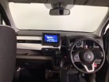 【前方視界】開放的な前方視界!運転がしやすく疲れにくいです♪窓が大きく、見通しがとっても良いおクルマですよ♪