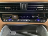 温度の設定のみで快適な風量やモードなどを自動調整してくれるフルオートエアコンを装備!