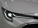 LEDヘッドランプには「オートマチックハイビームシステム」を搭載。夜間走行時にハイビームで走行可能と判断した場合、ロービームとハイビームを自動的に切り替え、前方視界確保をアシストします。
