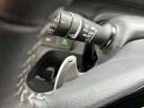 AT車でもスポーティな走りを実現できる「パドルシフト」。ハンドルから手を放さずにシフト操作ができ、下り坂ではエンジンブレーキを使用したい場合に、上り坂では力強い加速が必要な場合に効果を発揮します。