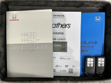 スマートキーは鍵をバッグに入れたままでもドアロックの開閉やエンジンのON・OFFができます。夜間や雨の日も鍵を探さなくて良いので便利です。