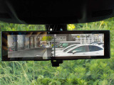 インテリジェントル-ムミラ-付です。切り替えレバーで車両後方の映像をミラーに映し出すので車内の状況や天候に左右されず、とっても見やすいです!
