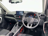 運転席まわりです。 各操作スイッチは使いやすい位置に配置されてます。