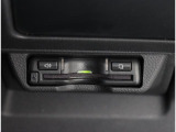 高速道路の利用に便利なETCも装備しております!オプションのビルトインカバーで運転席右側にすっきりと装備されており、カードの抜き差しもしやすいです!!