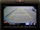 バックカメラ搭載です!車庫入れが苦手な人はもちろん、車両感覚に自信がある人にもお勧めです!見えない箇所が見えるようになるので、低い障害物や隠れてしまっている子供の存在等にも気付く事が出来ます。