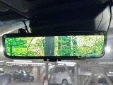 【デジタルインナーミラー】後席の大きな荷物や同乗者で後方が確認しづらい時でも安心!カメラが撮影した車両後方の映像をルームミラー内に表示。クリアな視界で状況の確認が可能です!