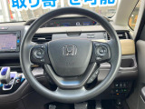 インテリアに合わせたデザインのステアリングは、運転される方のことも考え、運転しやすい形状、大きさです。是非一度、実際に触ってお確かめください。