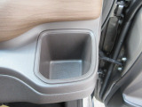 運転席右側のドリンクホルダーです。