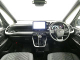 シンプルで見やすいデザイン、運転に集中できる快適な空間です。