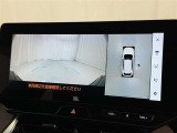 【フロントカメラ】運転席に座った状態で死角になりやすいクルマの前の様子まで確認でき安全ですね♪