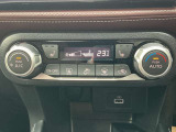車内の温度管理がワンタッチで簡単に出来るのがオートエアコンです。これでいつでも快適ドライブが出来ますね!前席シートヒーター付き