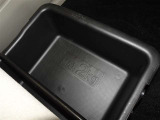便利な収納ポケット、小物入れを各所に配置しています。