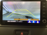 バックでの車庫入れも安心です! リアカメラが付いているバックモニター付のナビを装備しております。操作線もついており距離感も画面から確認できます。