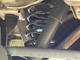 お車を安心してお乗りいただく為には、足回りの定期点検が欠かせません。サービスサポート(有償保証)では無料点検もご提供しており、安心のカーライフをお過ごしいただけるサポート体制が整っています。