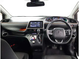 オシャレなインテリアで運転する気分も盛り上がりますよね^^