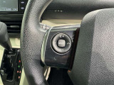ステアリングスイッチ装備!運転しながら手元でオーディオの操作などができます。