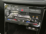タッチパネルのフレッシュエアフィルター付の2ゾーンフルオートエアコンディショナーです。