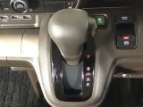 オートマチックシフトレバーは、手になじみ操作しやすい形状で安全運転にもつながります♪