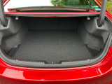 広さと使いやすさを向上させたラゲージスペース。積み下ろしもしやすいお車です!