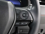 レーダークルーズコントロール作動時に車線維持に必要な運転操作の支援を行う「レーントレーシングアシスト(LTA)」を搭載しています。