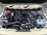 エンジンルームの画像です。店舗にて現車の確認もいただけますので、お電話で在庫のご確認の上是非ご来店くださいませ!!!ワクワクするクルマ選びをご提案します!