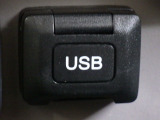 ★USB充電ソケット付ですので、スマートフォン等の充電もアダプター無しで可能です★