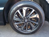 純正アルミホイ-ル付きです。タイヤサイズは、195/60R16です。