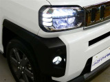クリアな輝きが夜道をしっかり照らし、安心のドライブをサポートします。