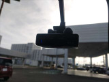 安心・安全なカーライフに必須のドライブレコーダーを装備 走行中はもちろん事故に遭遇した際の状況も映像で記録し万が一のリスクに備えます