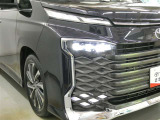 LEDヘッドライトです。デザイン性がよくとても明るいので、夜間の走行や悪天候でも安心です。しかも長寿命!