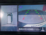 アラウンドビューモニターを装備!<駐車の際にナビ画面に車を真上から捉えた映像が映ります。駐車の時、とても便利な装備です。>