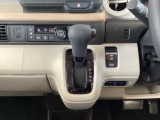 停車中にブレーキペダルを踏み続けなくてもブレーキ保持ができるオートマチックブレーキホールド機能もついております。
