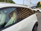 後部座席はプライバシーガラスになっています